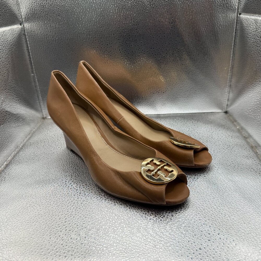 Size 8.5 Tory Burch Sally Tan Womens Leather Round Toe Slip On Wedge Pump Heels